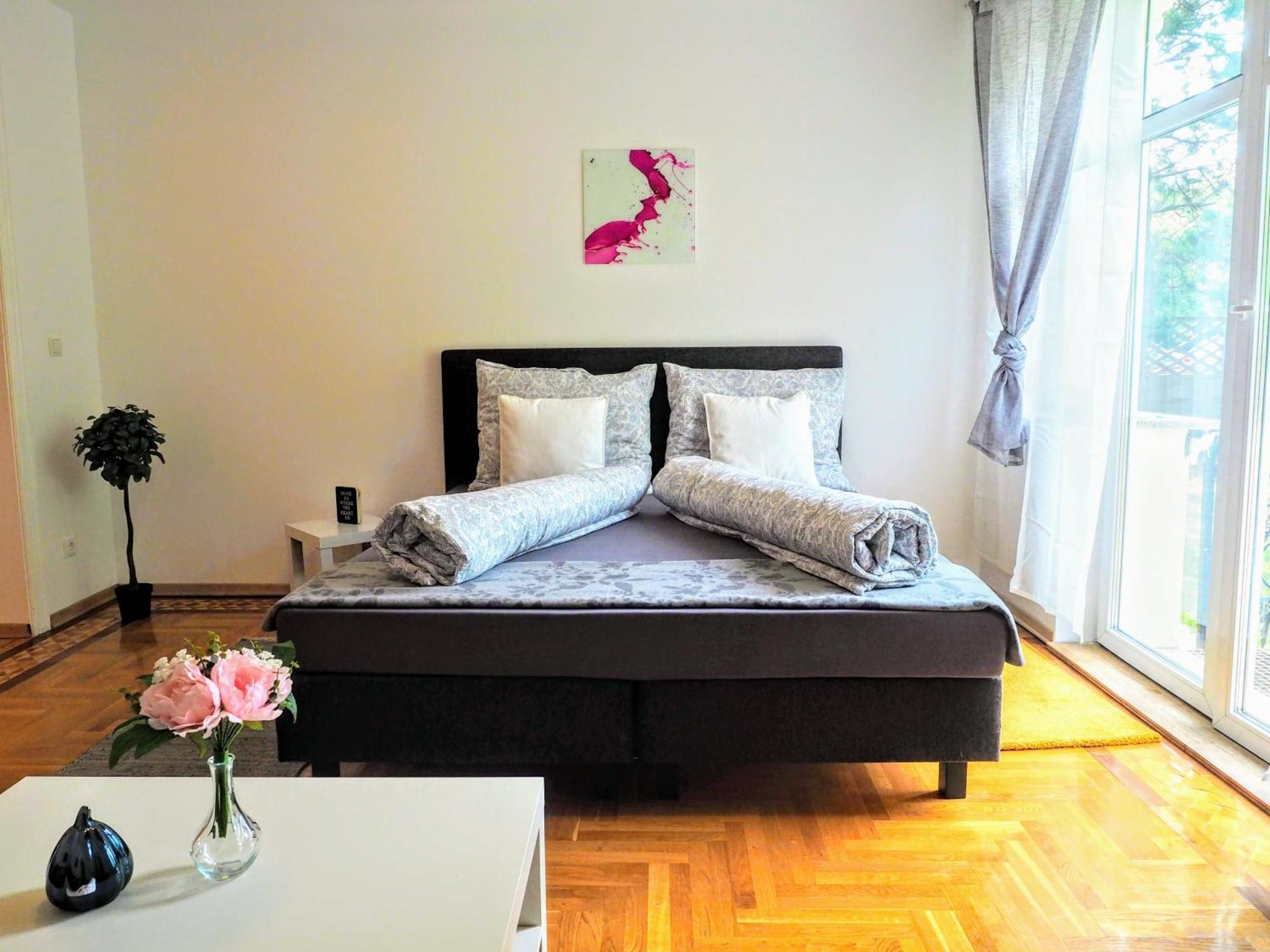 City Villa Schoenbrunn Apartments - Contactless 24H Check-In Вена Экстерьер фото